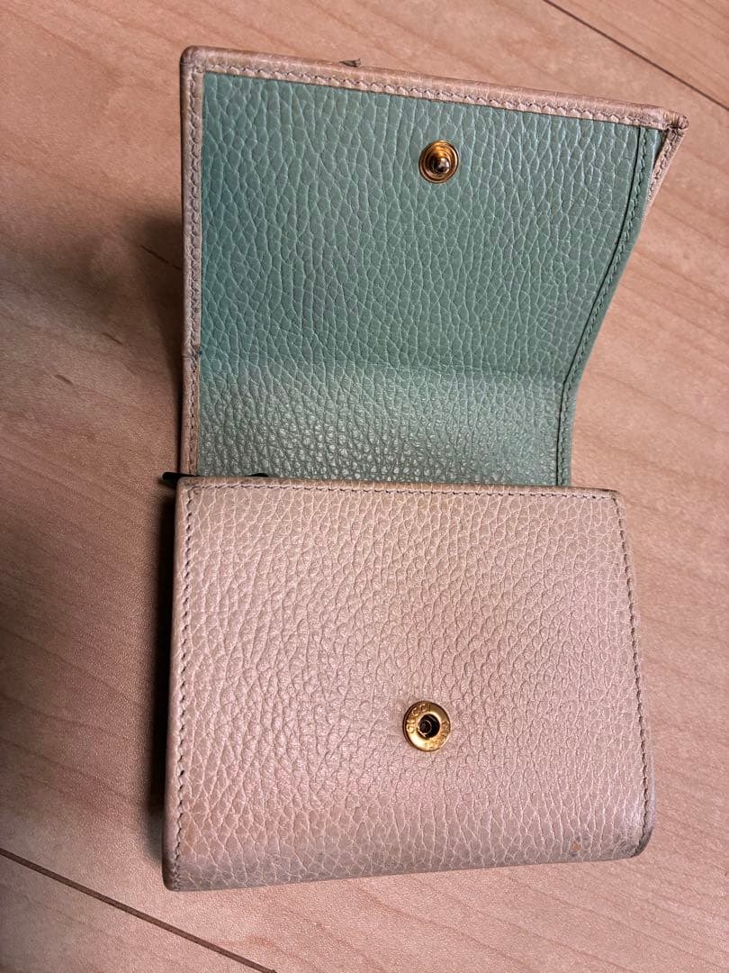 ホワイト　グリーン レザー 二つ折り財布　グッチ