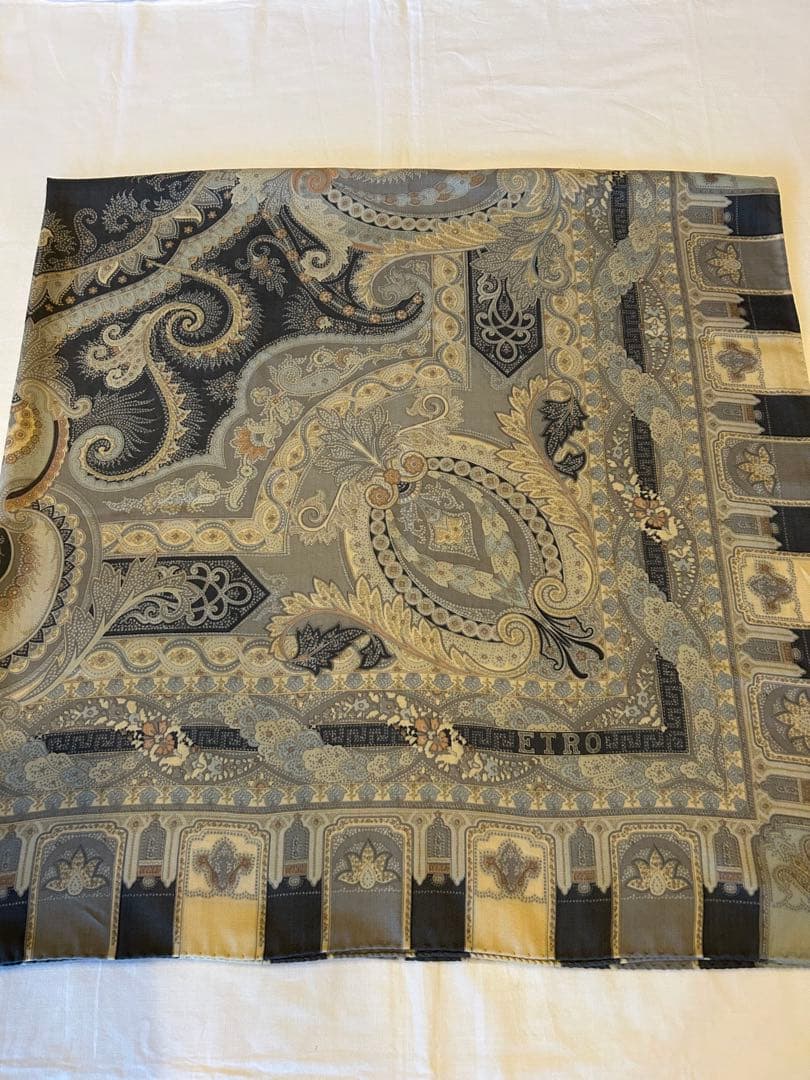 ETRO ペイズリー柄 グレー系 130cm角 大判