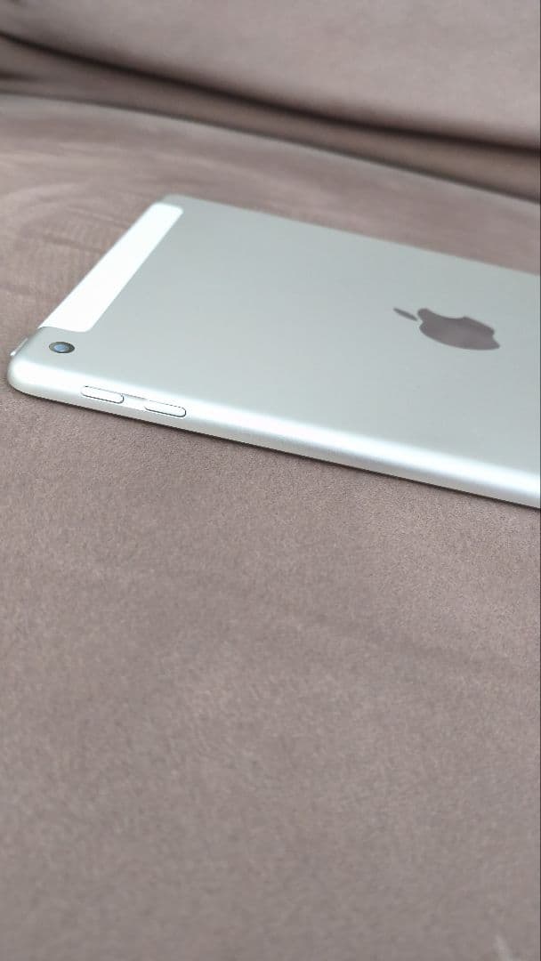 中古美品 iPad 第5世代 Wi-Fi+Cellularモデル 32GB