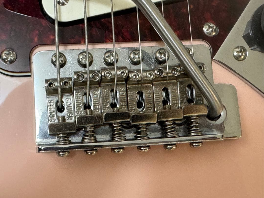 Squier by Fender Super-Sonic ピンク