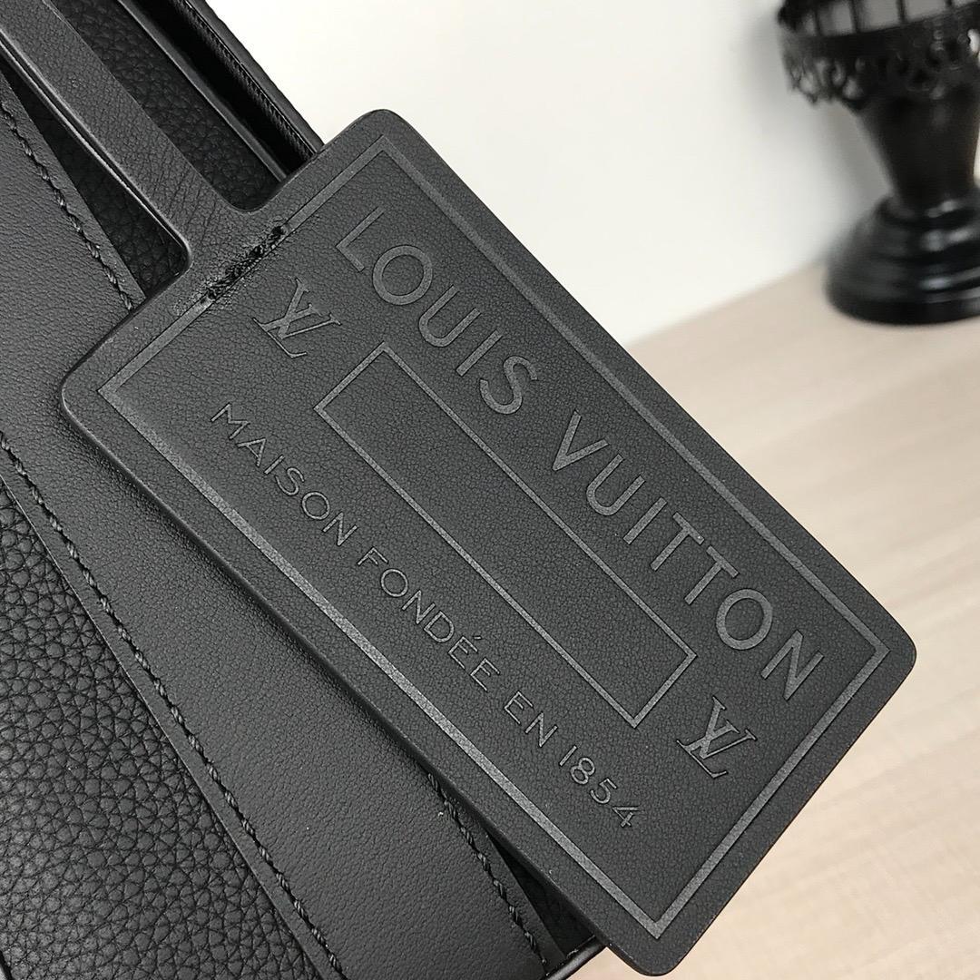 「中古品」レザー メッセンジャーバッグ aerogram