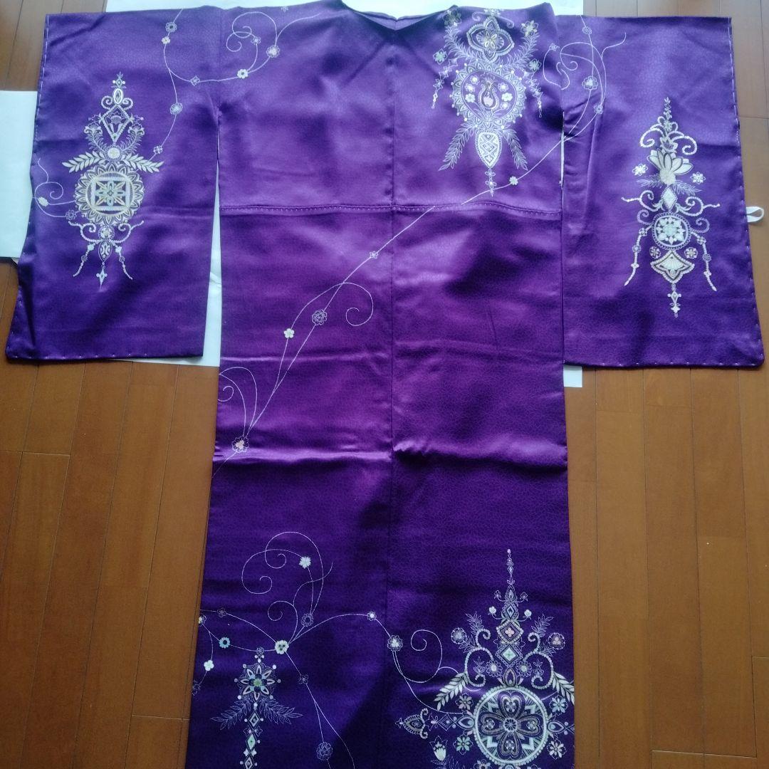 未使用品　紫色 刺繍入り 振袖 着物