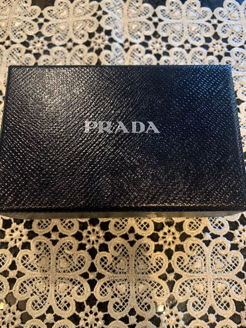 可愛い♡PRADA リボン付き三つ折り財布