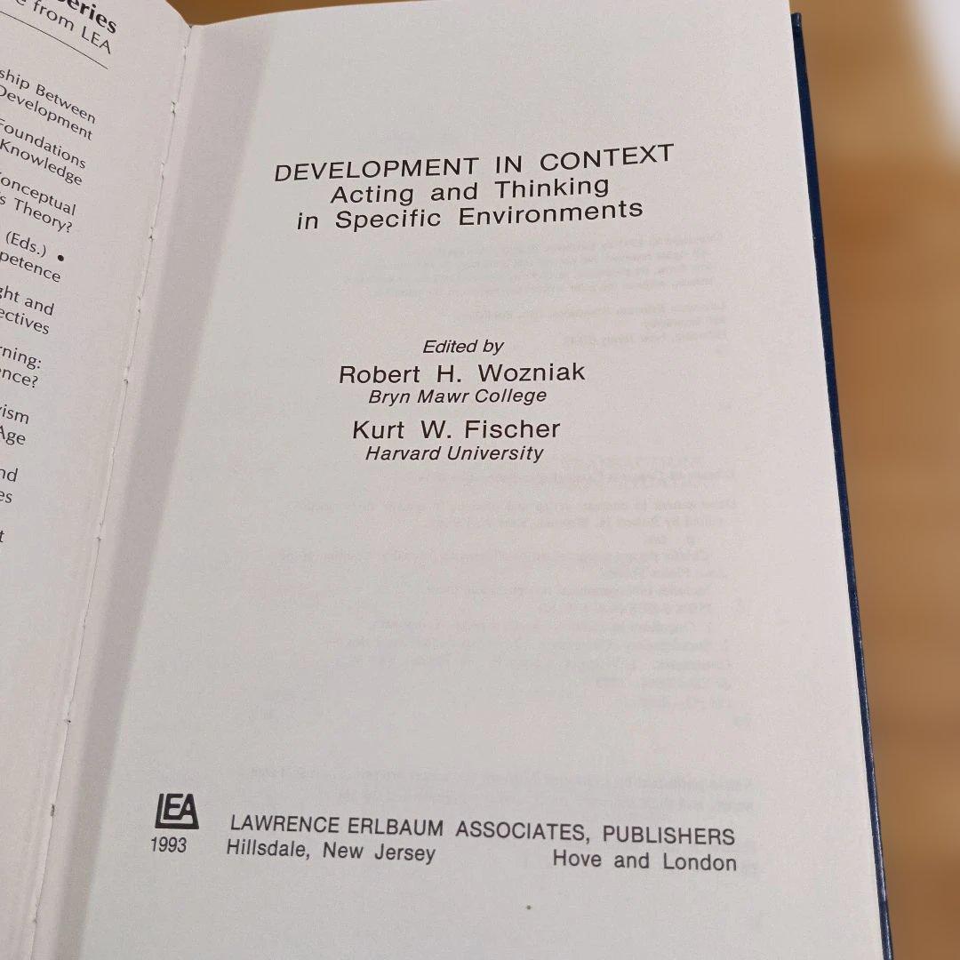洋書 DEVELOPMENT in CONTEXT