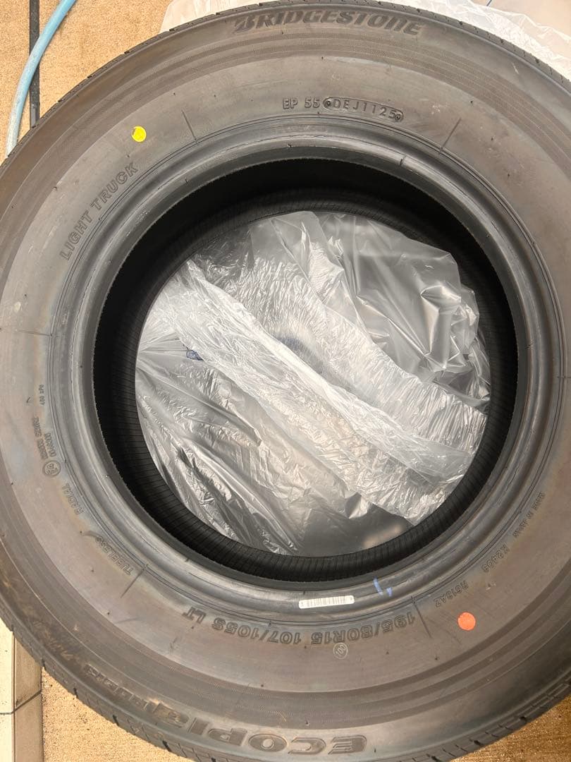 ハイエースBRIDGESTONE純正タイヤ 新車外し4本セット195/80R15
