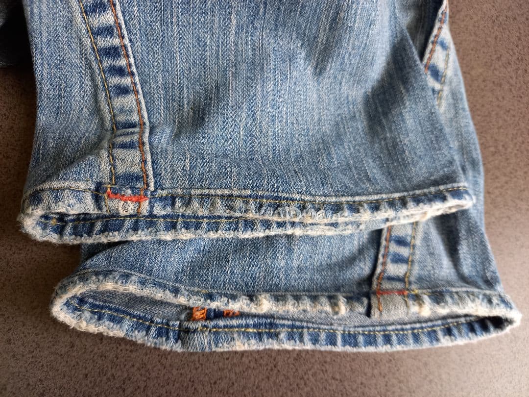 【TRUE RELIGION】ダメージデニムジーンズ　レディース