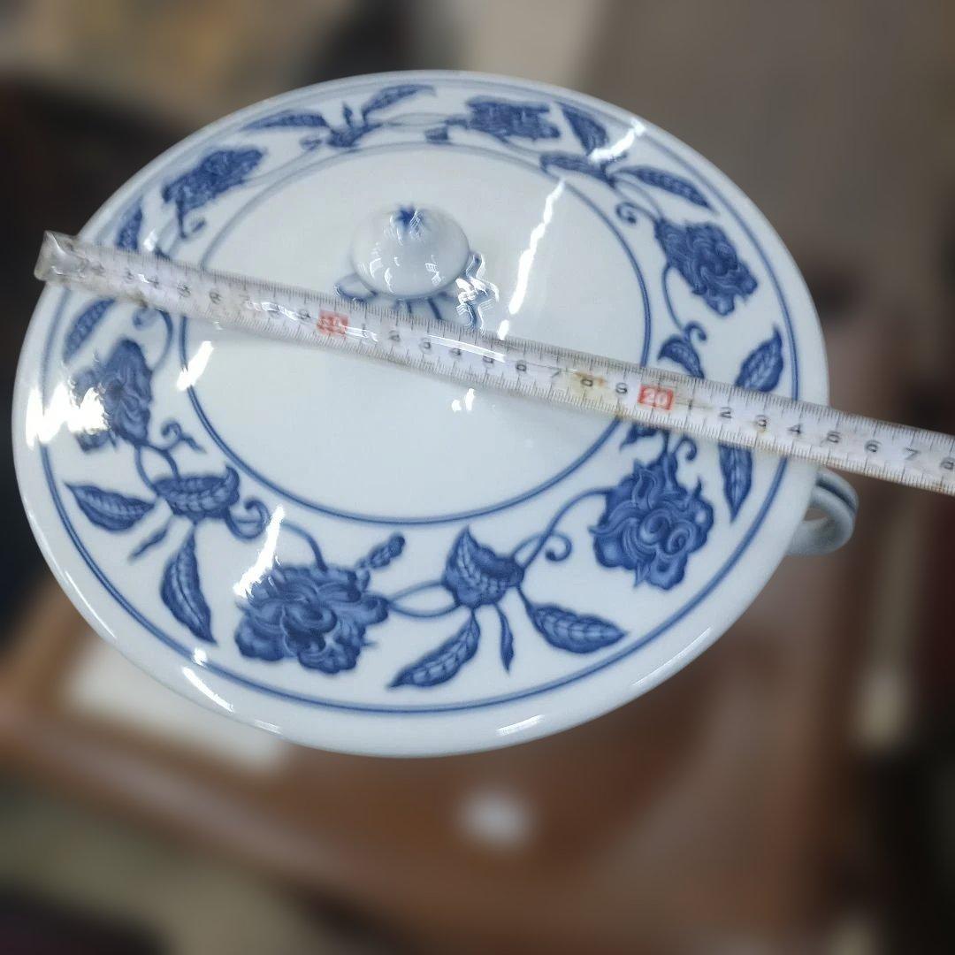 4438）Mottahedeh（モッタヘデ）の磁器の蓋物　詳細不明