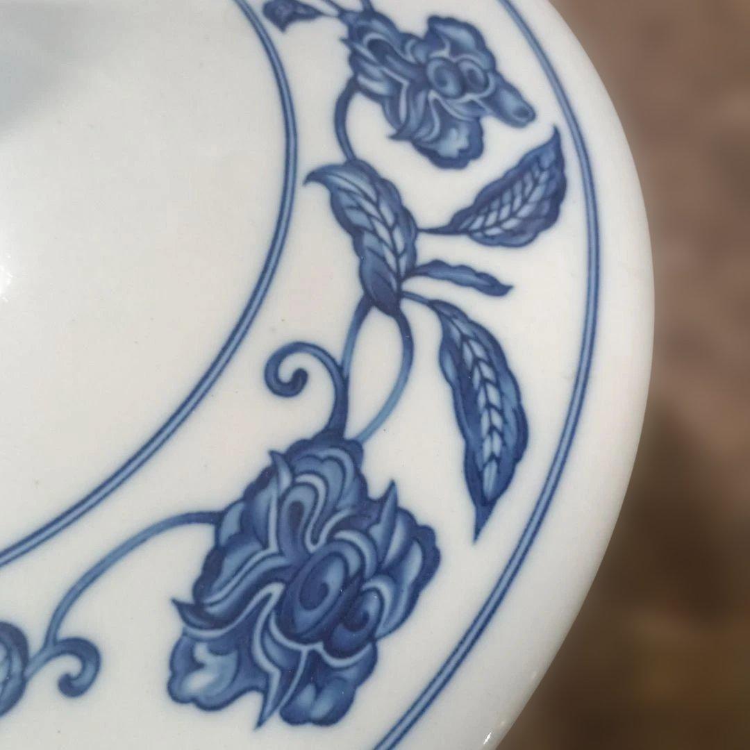 4438）Mottahedeh（モッタヘデ）の磁器の蓋物　詳細不明