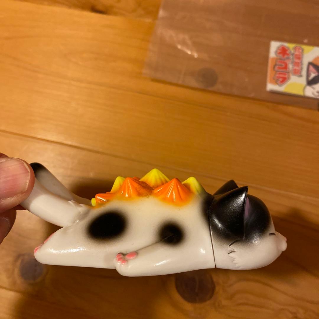 小夏屋　ねむりネゴラ　ハチワレ