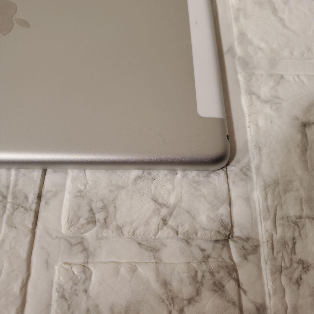 132 iPad 6世代 32GB SIMフリー シルバー
