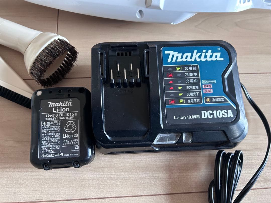 マキタコードレス掃除機　10.8v CL107FD　充電器•バッテリー付き