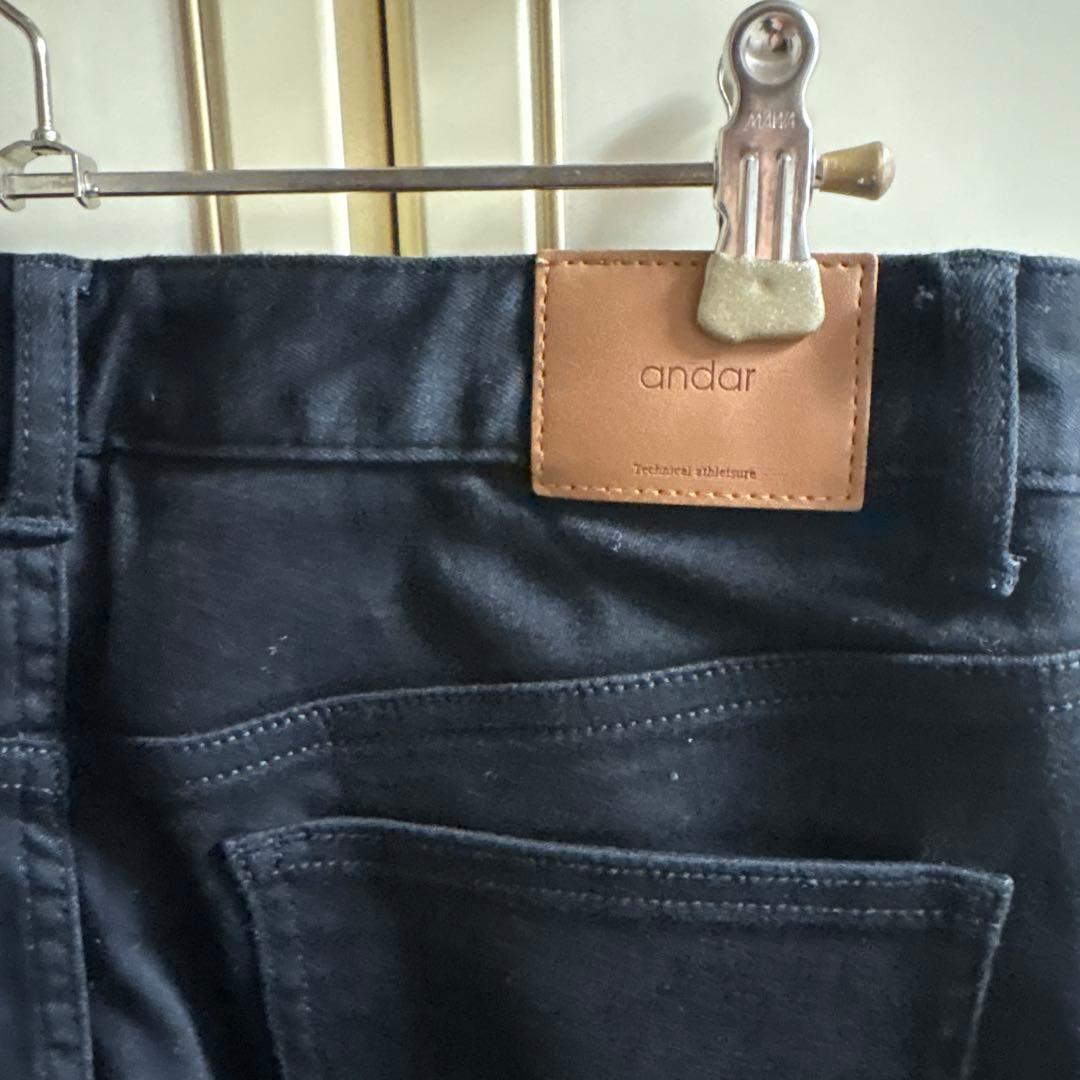 andarストレートフィット ブラックジーンズ