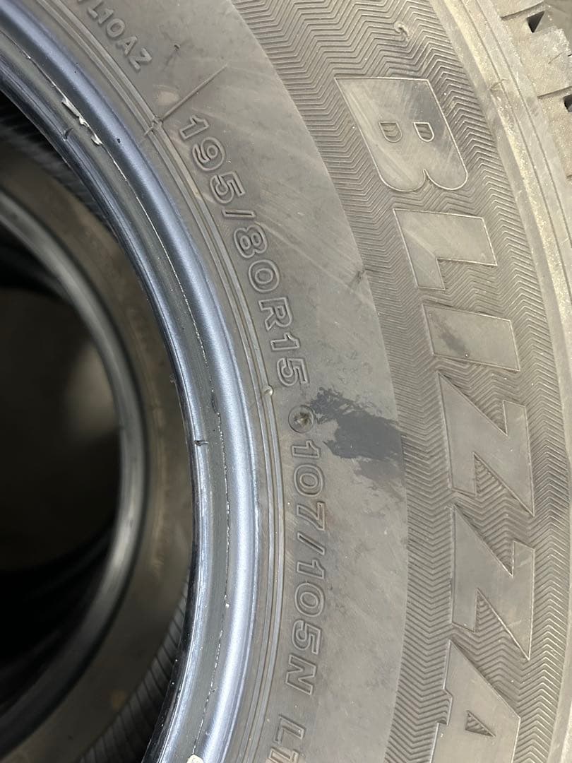 ブリヂストン　スタッドレス　VL10 ハイエース195/80R15 ４本セット