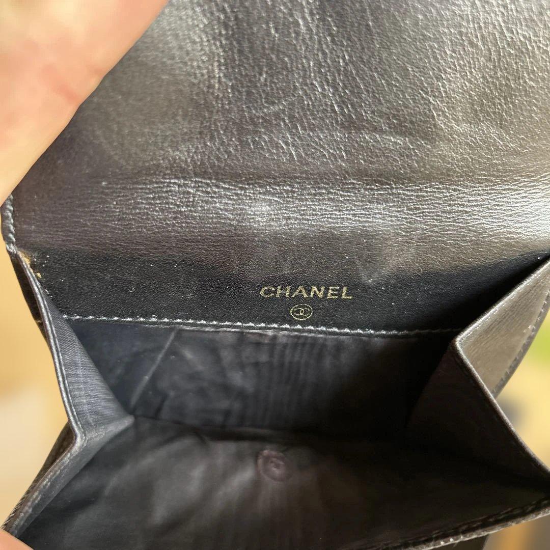 CHANEL黒二つ折り財布