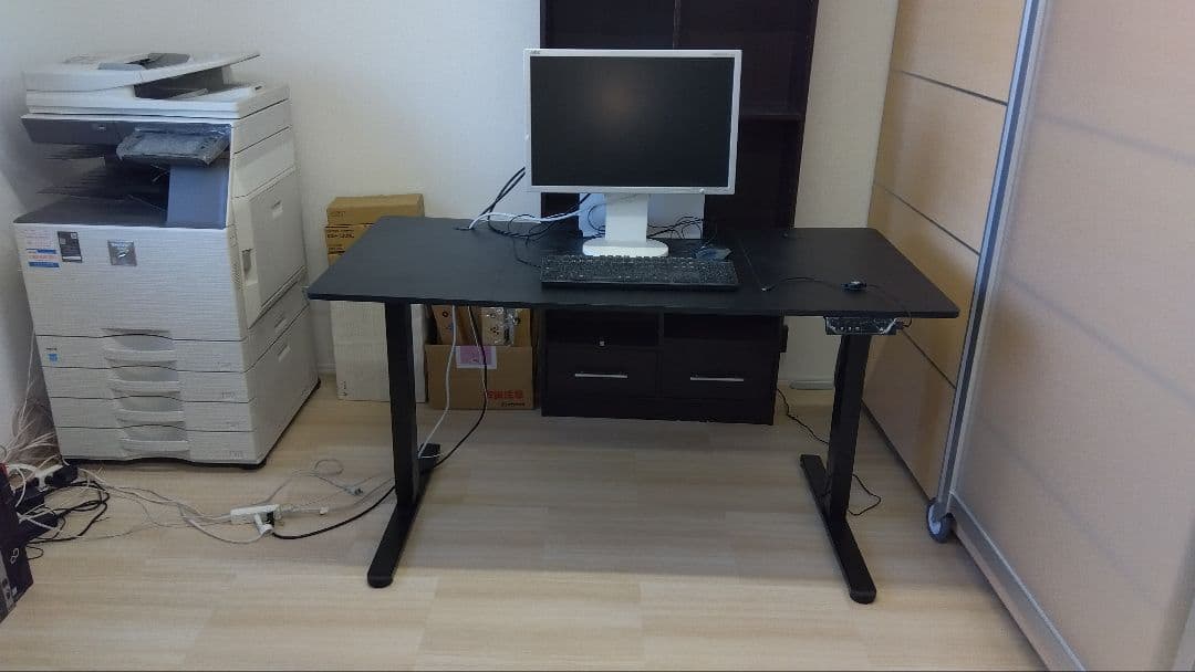 昇降可能デスク USBポート付き 幅140cm、奥行70cm　引取り希望