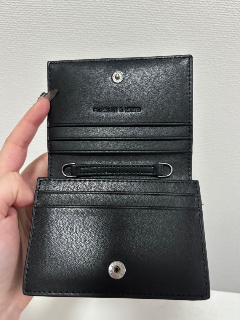 CHARLES&KEITH スクエア キルトチェーンハンドルウォレット