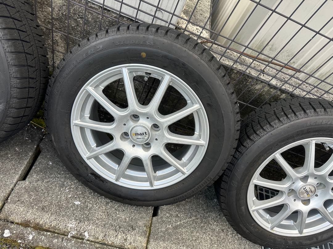 送料無料　R6年製造冬タイヤブリヂストン　185/60R15