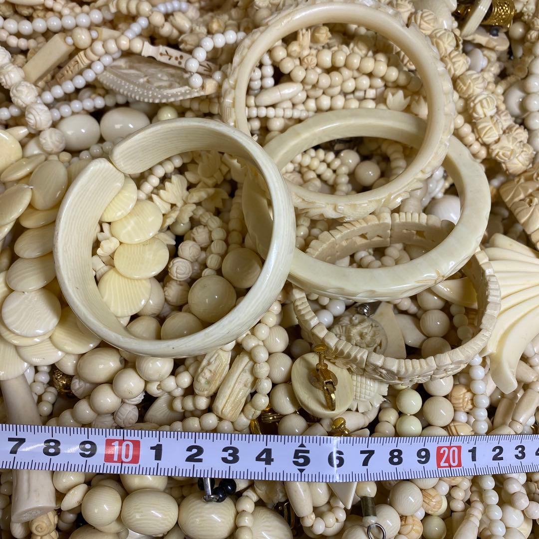 ネックレスなどのアクセサリー　3548g 山　色々　東さ8-0328①