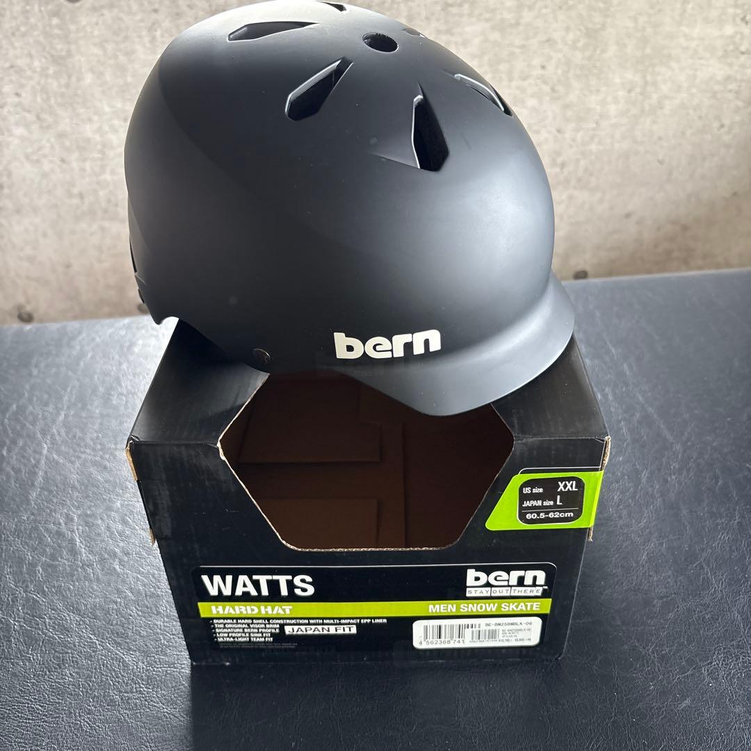 BERN WATTS バーンワッツヘルメット　スノボー　自転車　つば付