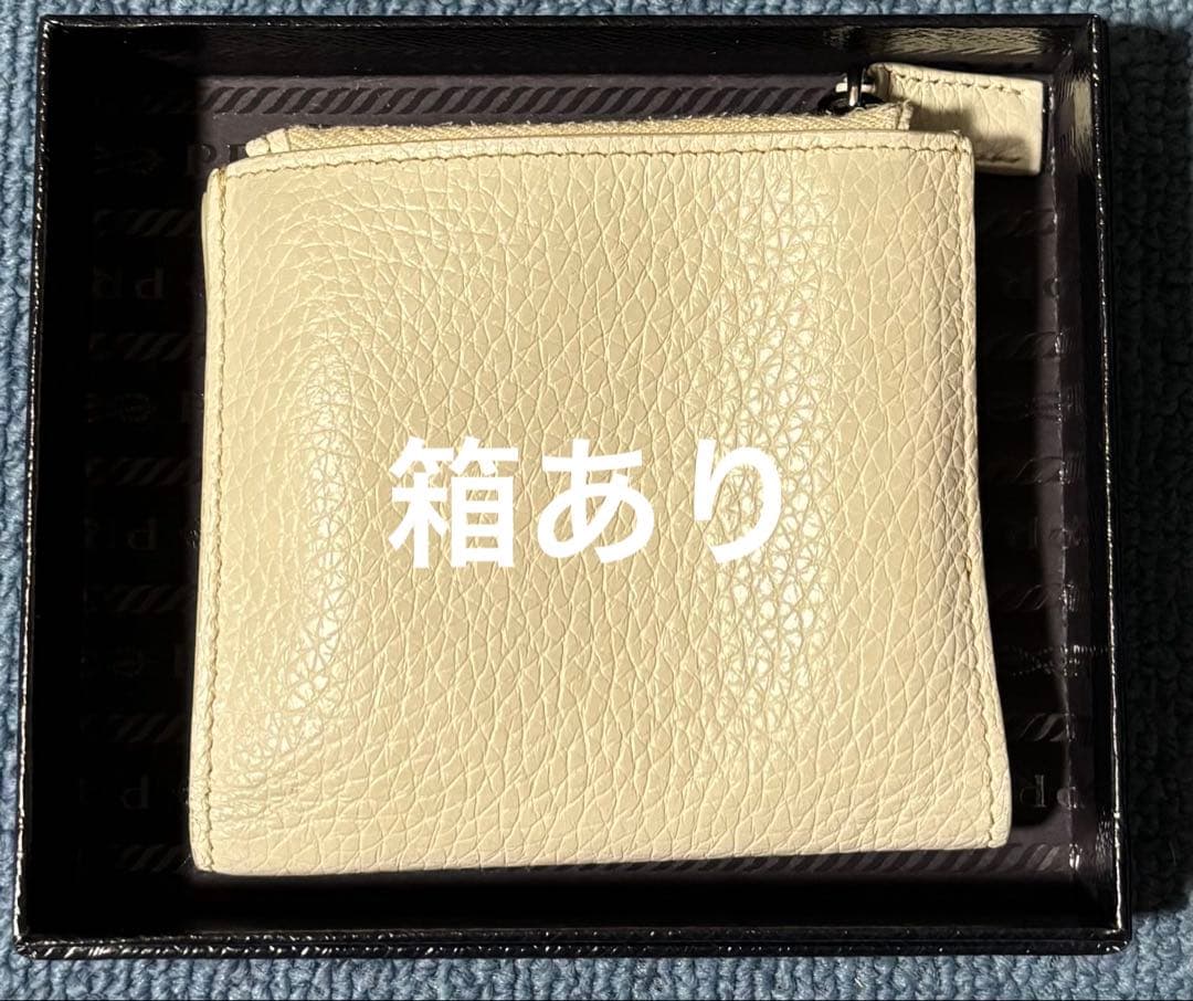 PRADA ホワイト 二つ折り財布