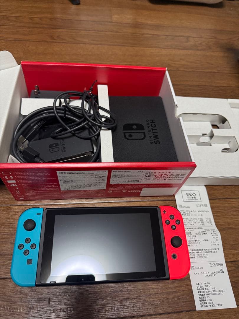 美品　任天堂Switch 本体　外箱つき