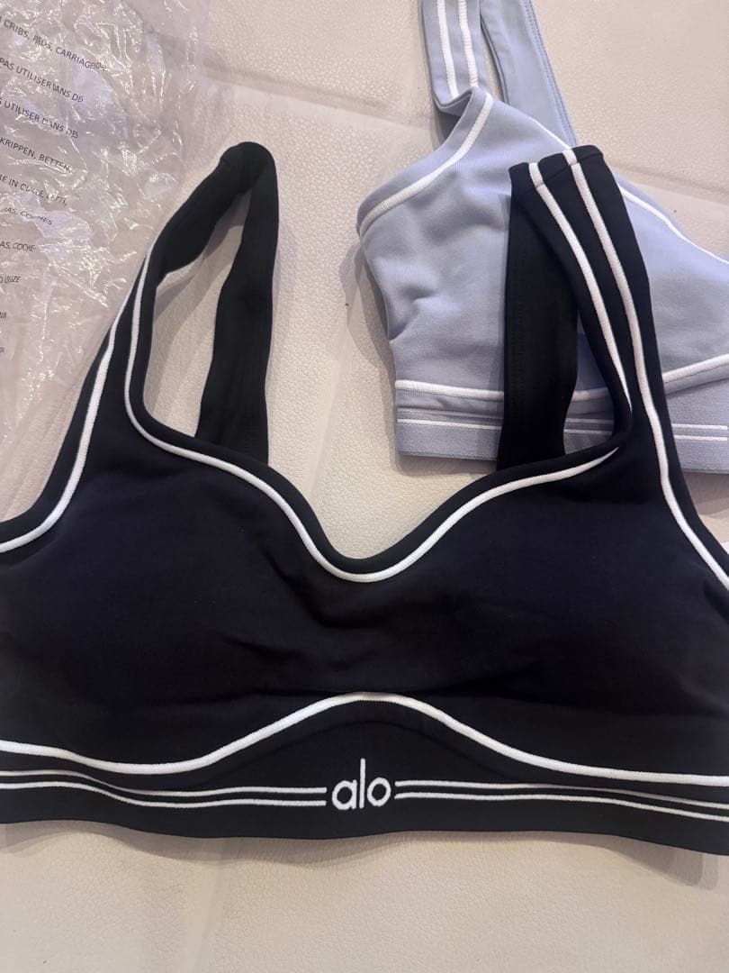 alo 新品　スポーツブラ 2点セット 黒 水色