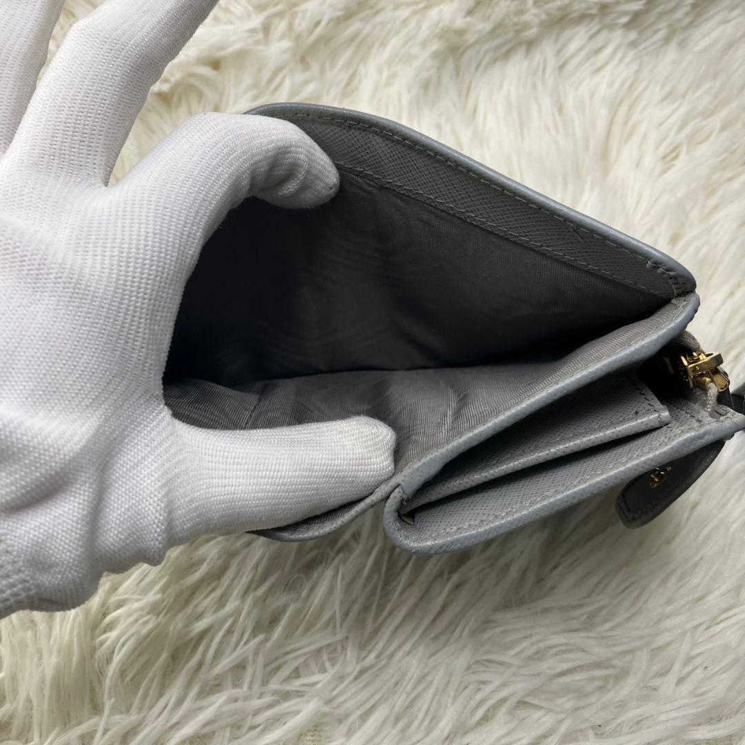 ✨現行モデル✨PRADA 二つ折り　財布　サフィアーノ　メタルロゴ　ICタグ