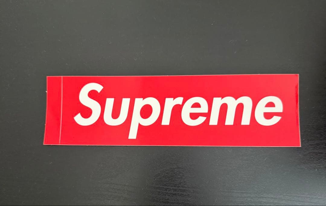 Supreme 黒 Tシャツ ステッカー付き