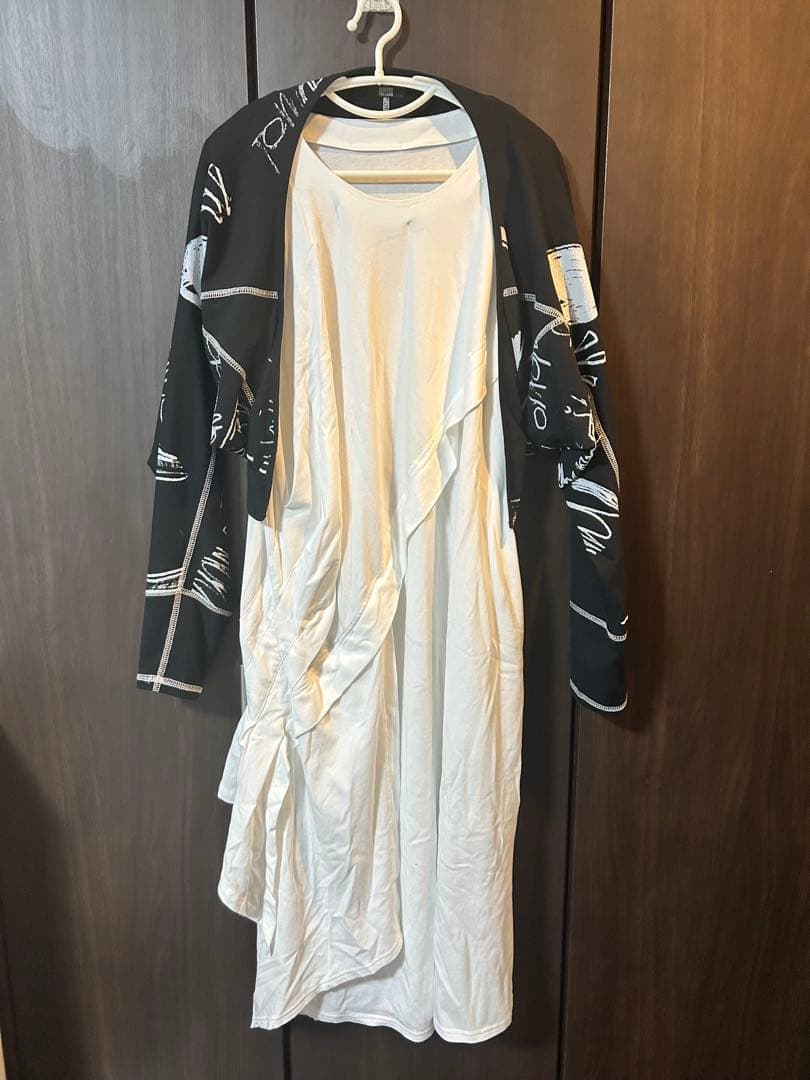 萌　MOYURU アート風グラフィックカーディガン