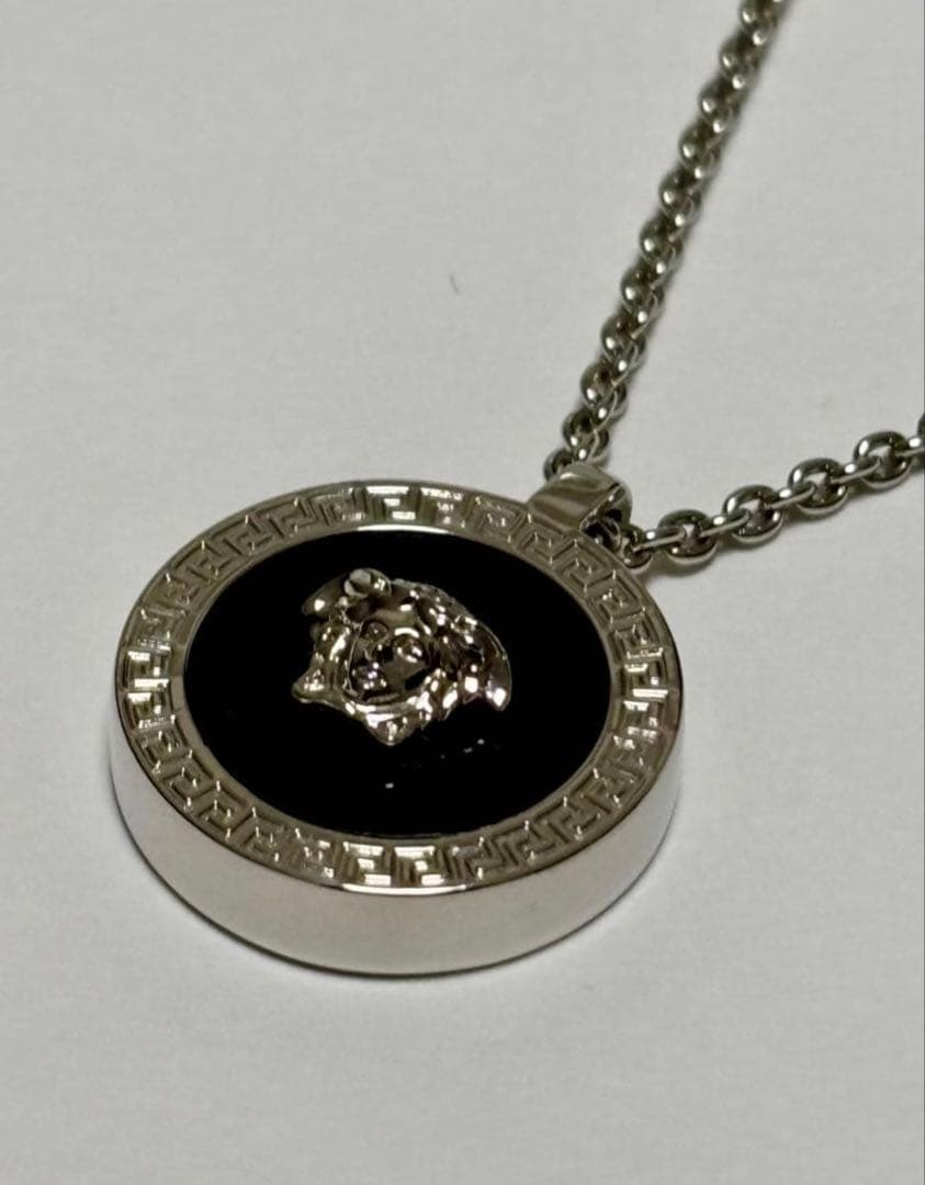 最新モデル　 VERSACE メデューサネックレス