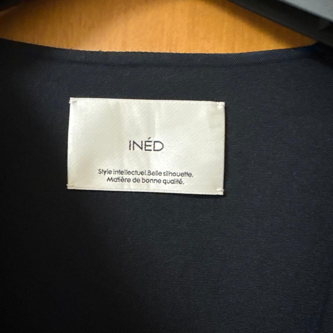 INED 春のノーカラーショートコート ネイビー
