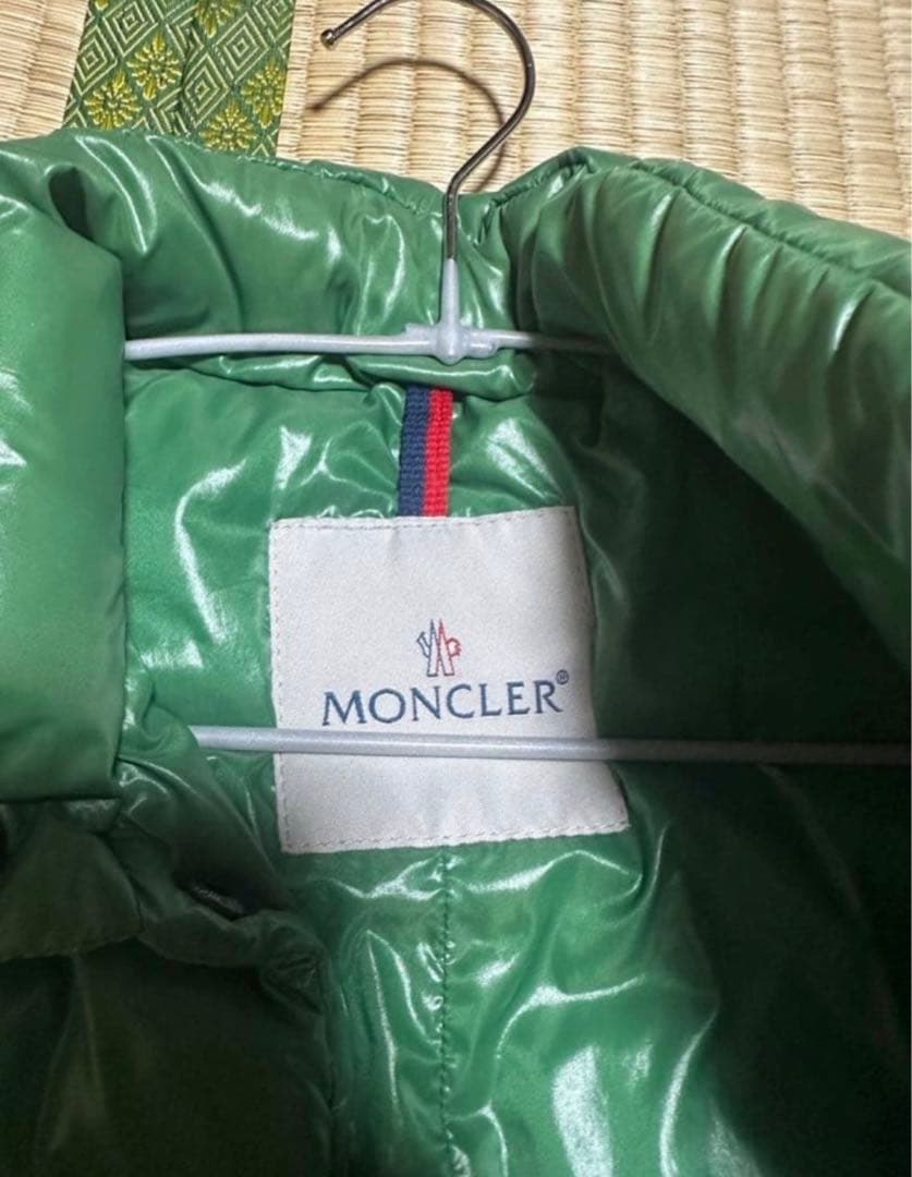 て*る様 MONCLER グリーンダウンベスト