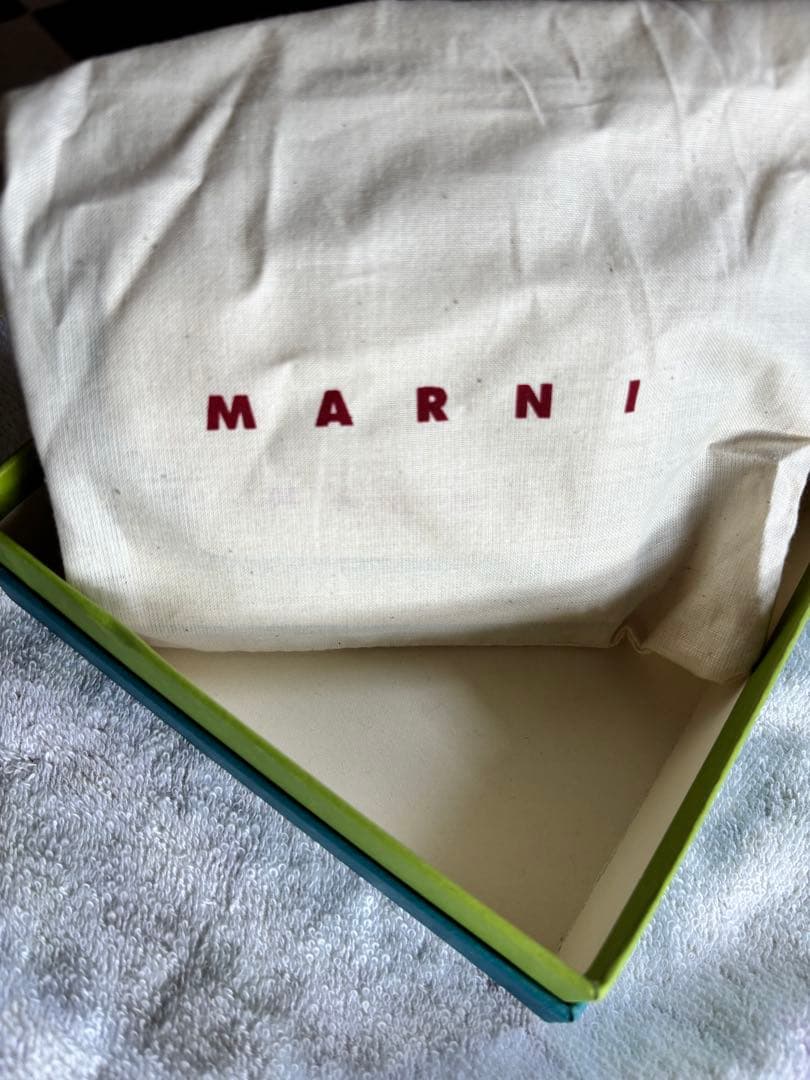 もふもふ　　　MARNI ホワイト 三つ折り財布