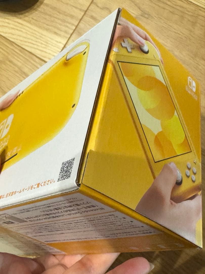 switchライト　イエロー　新品未使用