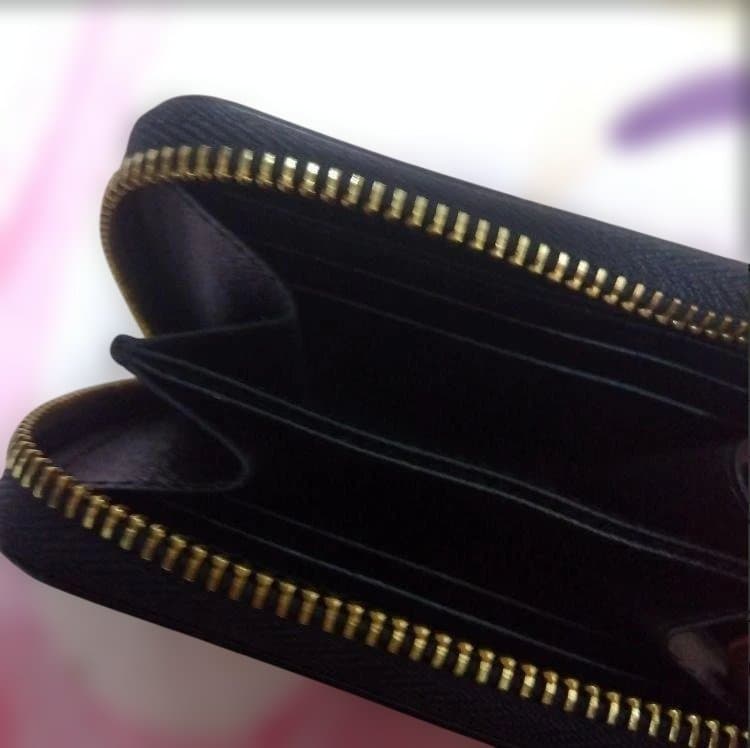 正規品です。Louis Vuitton 二つ折り財布 ブラック/レッド