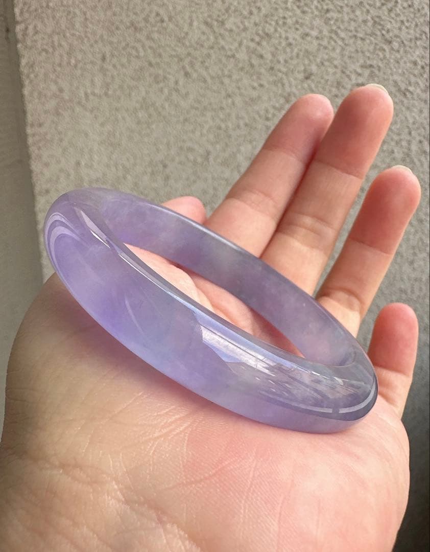 透明感のある紫色翡翠ヒスイバングル