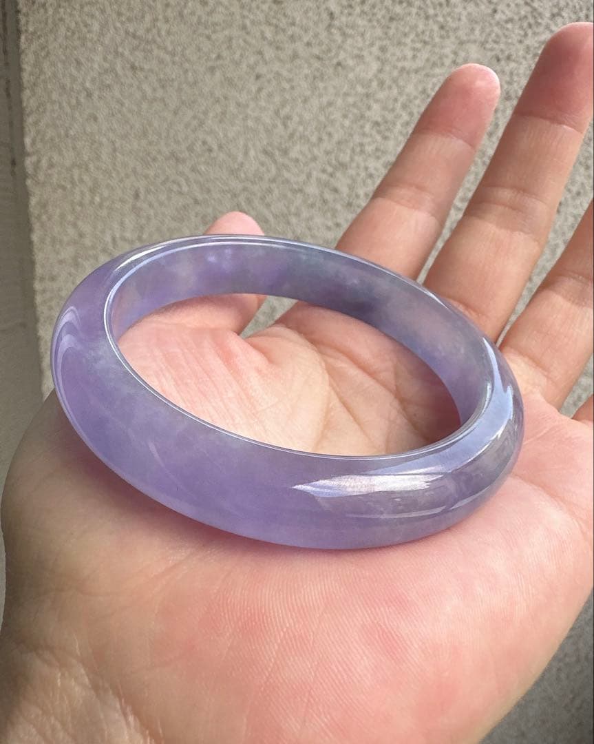 透明感のある紫色翡翠ヒスイバングル
