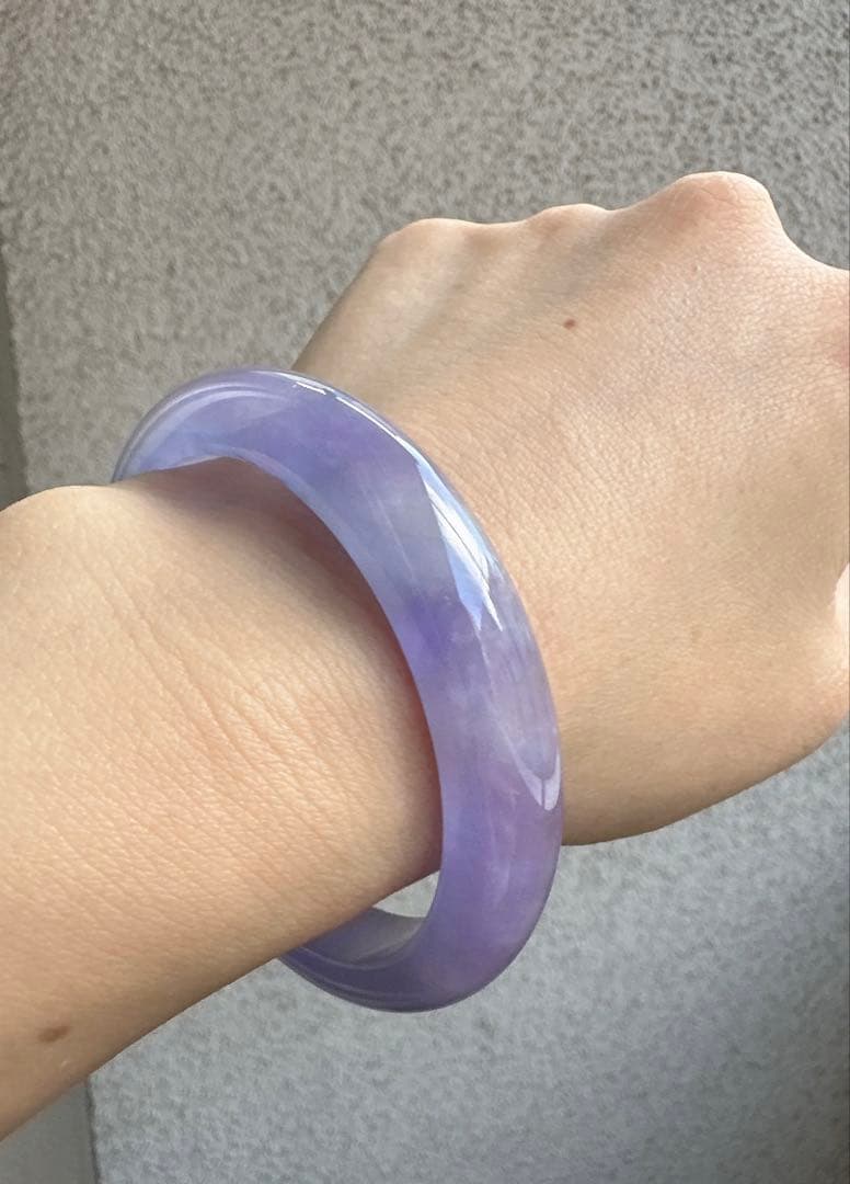 透明感のある紫色翡翠ヒスイバングル