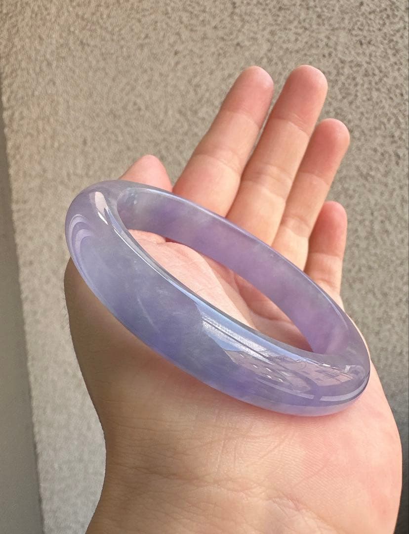 透明感のある紫色翡翠ヒスイバングル