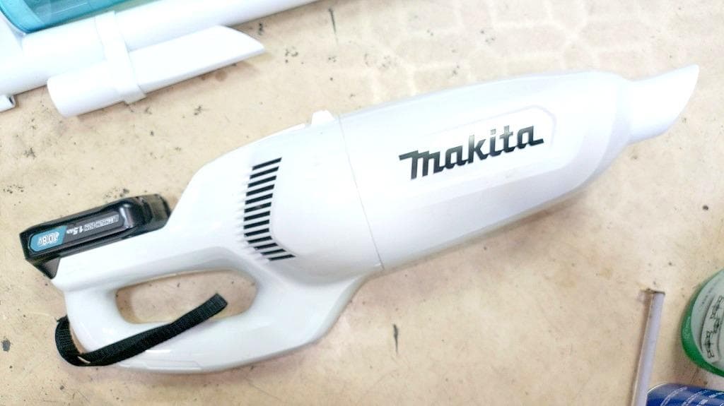使用期間1ヶ月　動作確認済み　『マキタ 　充電式　クリーナー　10.8V』