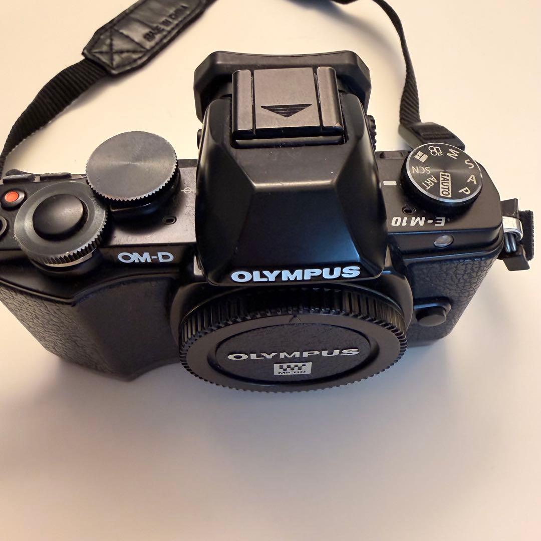 OLYMPUS OM-D E-M10 レンズ3点付き