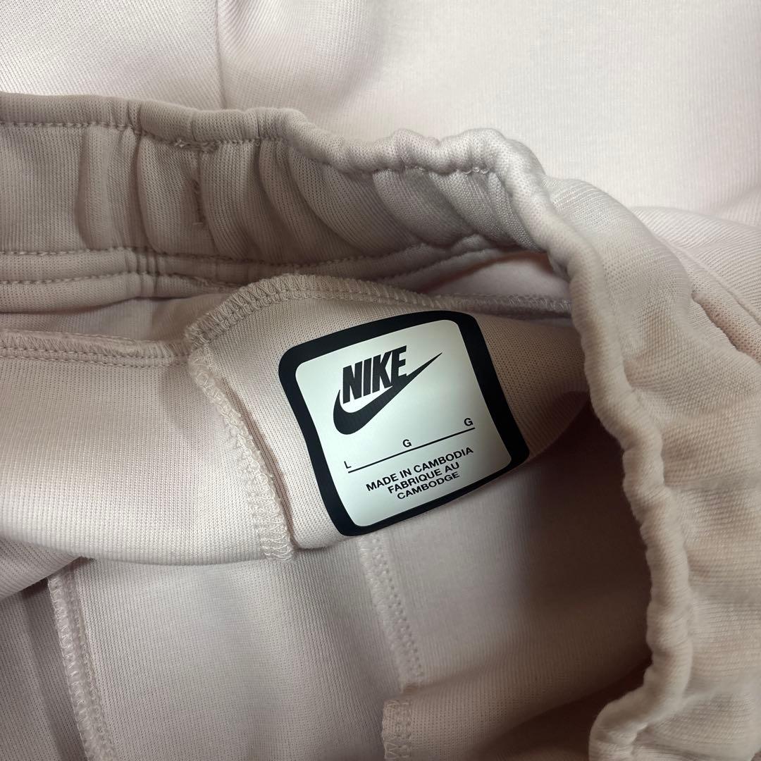 NIKEテックフリースピンク