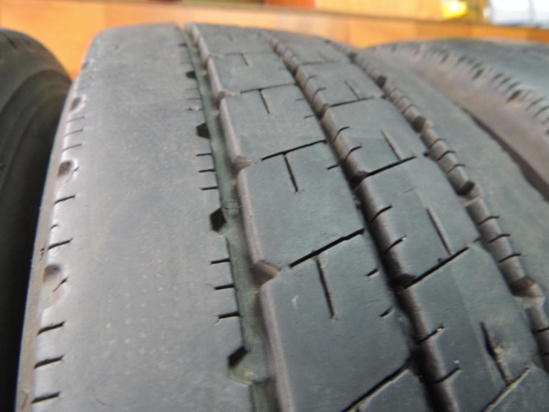 A16　195/75R15 LT　ブリヂストン　4本　トレッド面に小傷有り
