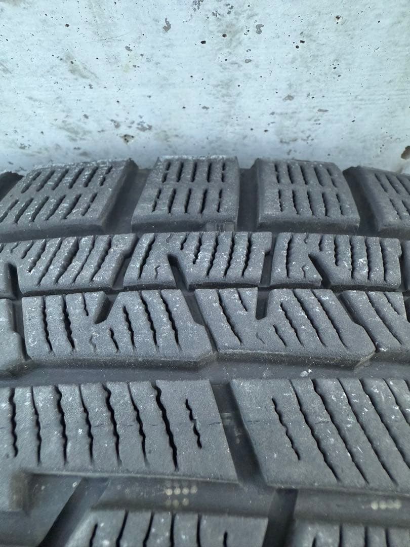 205/60r16スタッドレスタイヤ中古