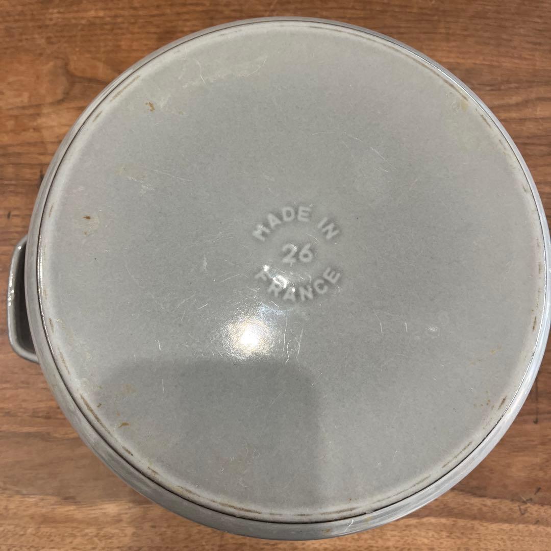 Staub 26cm 鍋　グレー　(週末のみこの値段)