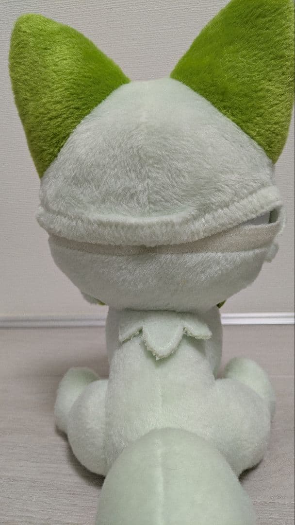 ポケットモンスター なでてみつめてぱちくりニャオハ