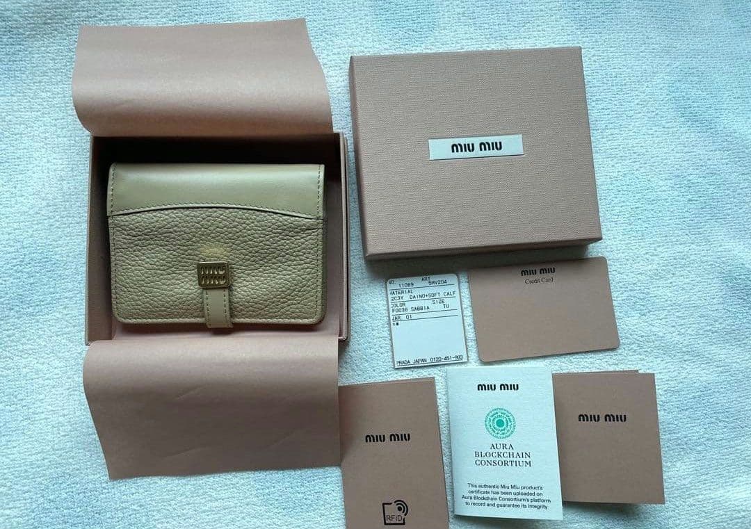 最終値下　MIU MIU ベージュ 二つ折り財布
