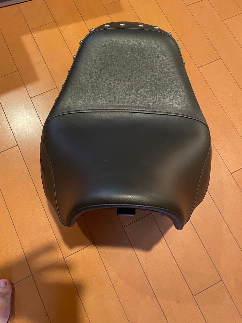 サドルマン　カワサキ　バルカン900クラシック（VN900）用シート。