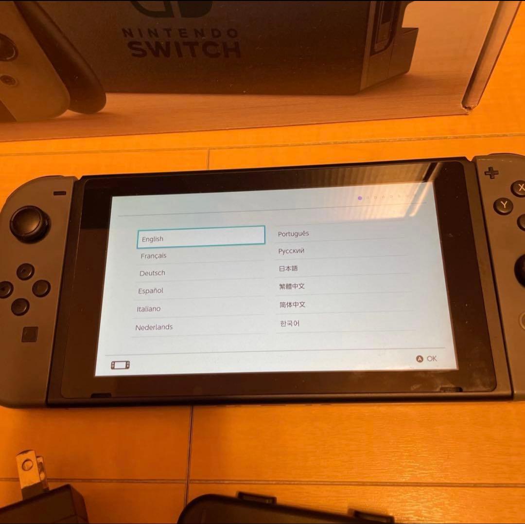 Nintendo Switch 本体 + 公式switchケース