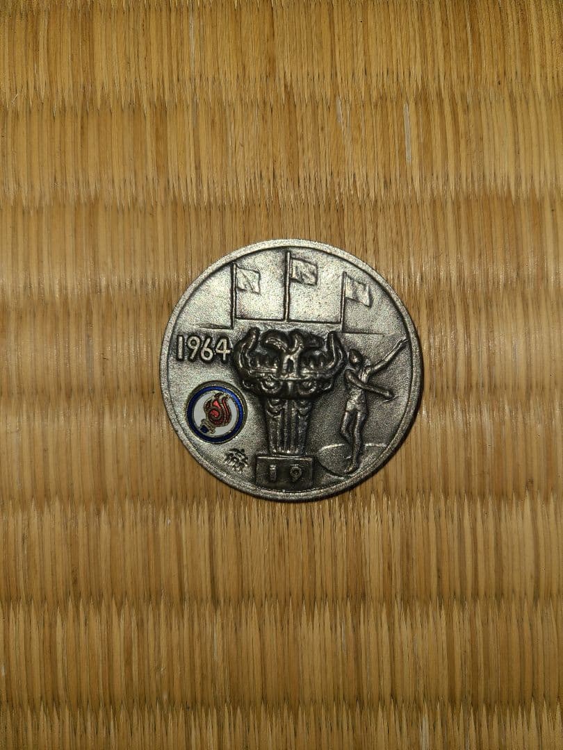 希少　骨董品：大日本帝国時代バッチ&オリンピック記念メダル　おまけつき